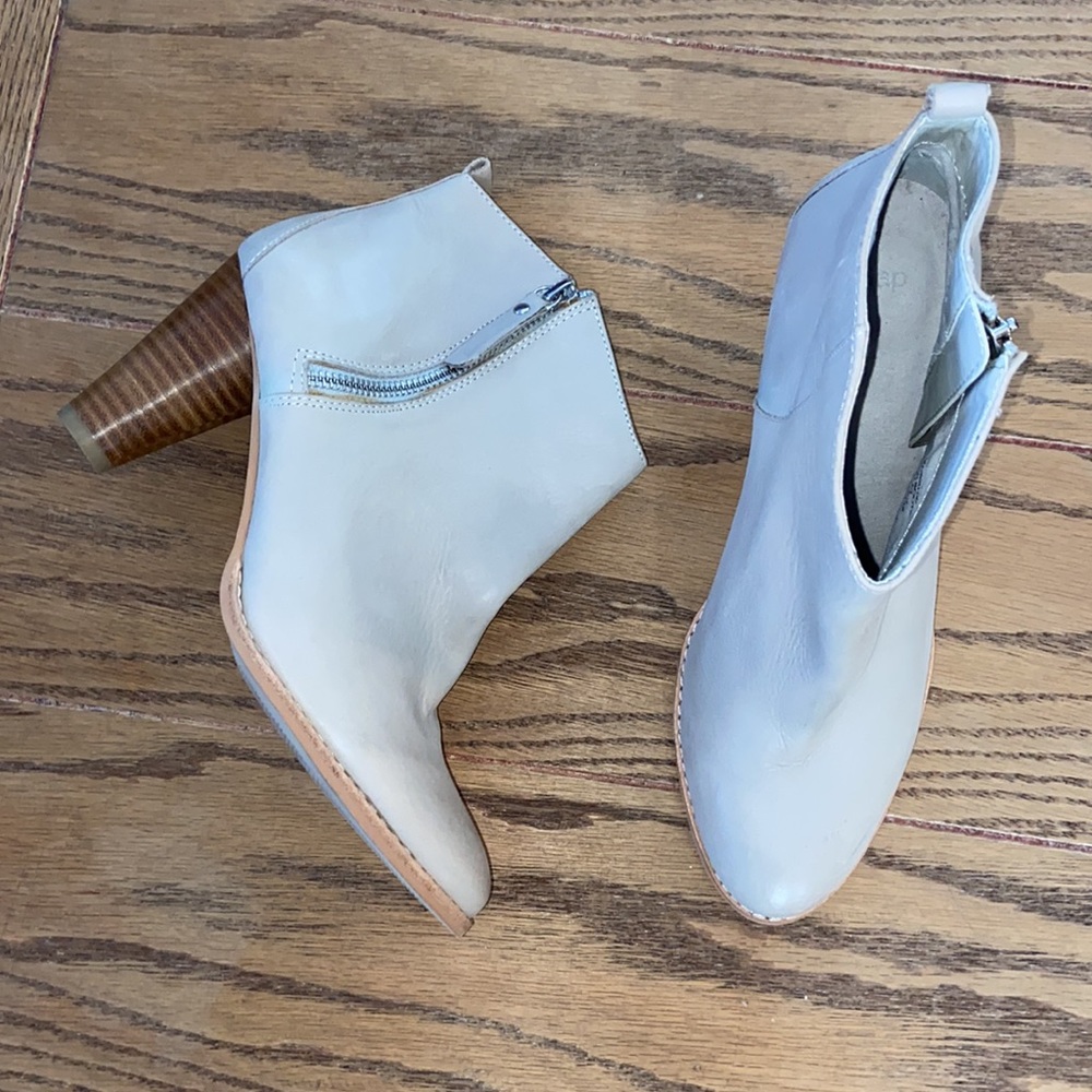 GAP Round Heel Leather Zipper Bootie ~ Clay ~ size 8